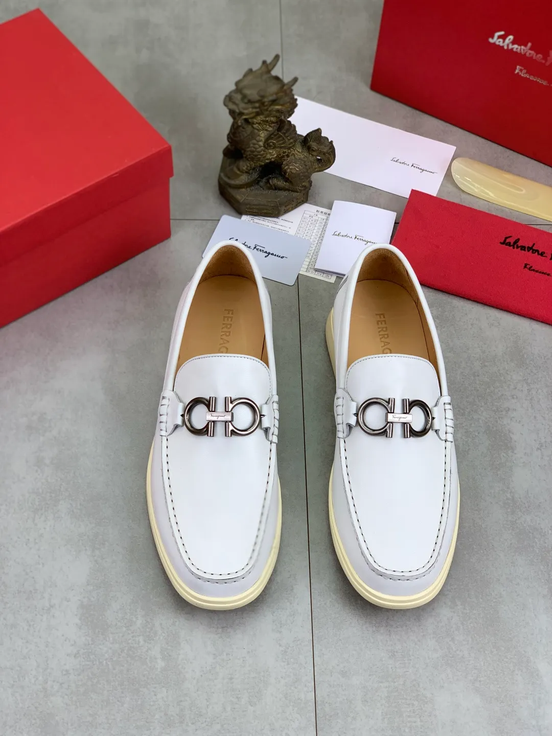 Men's Men's Shoes 💰P580💰[New Style] Water-dyed Niuli 🆘[Salvatore Ferragamo] Ferragamo's latest casual business leather shoes for men! Listed simultaneously! The fabric is made of specially imported original pebbled calfskin, and the lining is made of imported water-dyed cowhide. It is absolutely luxurious and leads the fashion trend. Matching code: 38-44 (45 and 46 can be customized) Black, brown and burgundy colors available